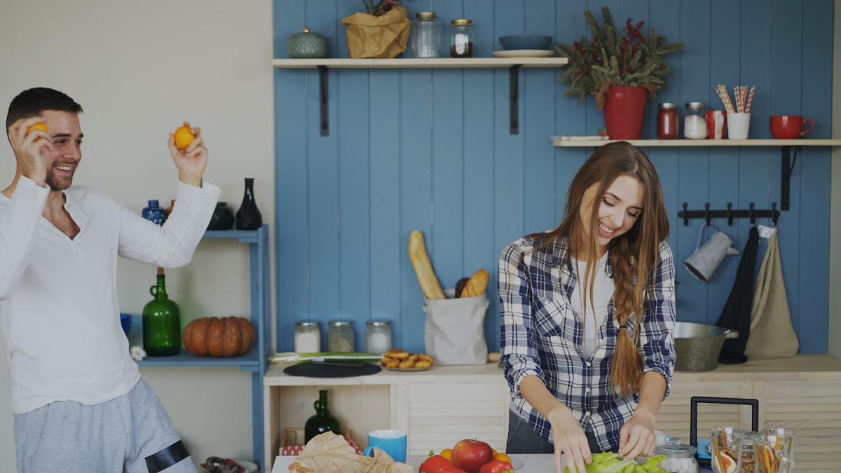 Smoothie hijau dengan sayuran dan buah